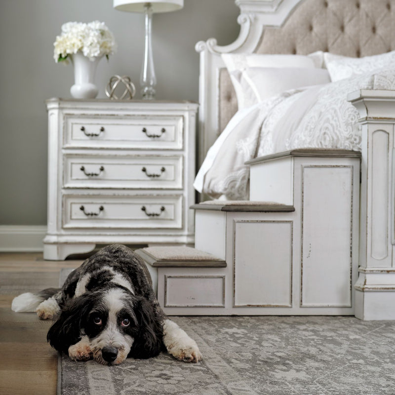 Magnolia Manor Pet Steps in Antique White