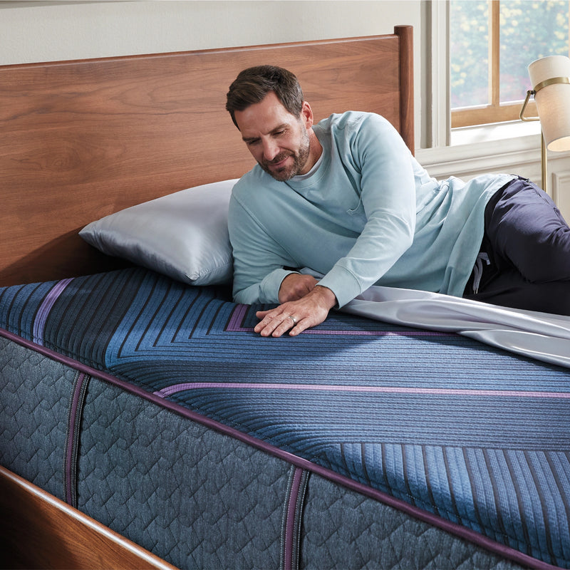Beautyrest World Class Level Three Hybrid Medium Mattress